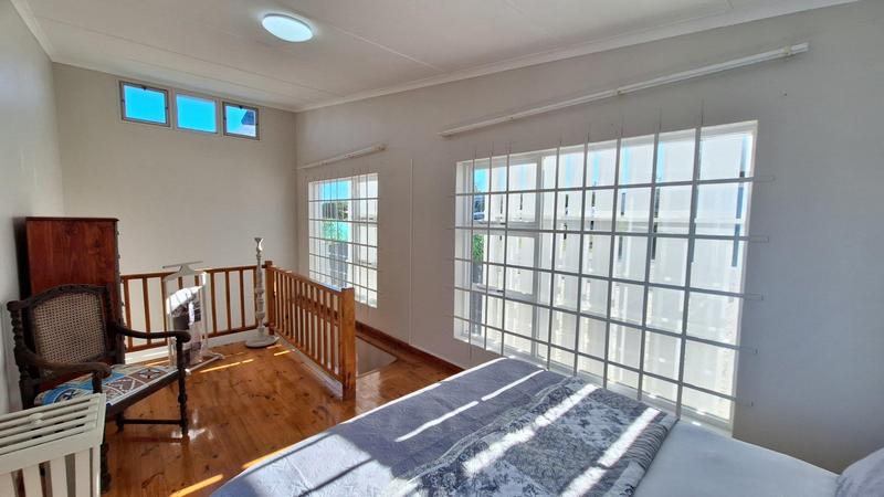 5 Bedroom Property for Sale in Reebok Western Cape